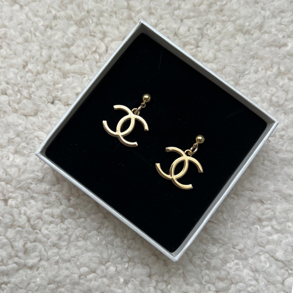 Chanel 2023 beauté VIP gift CC charms | Earrings