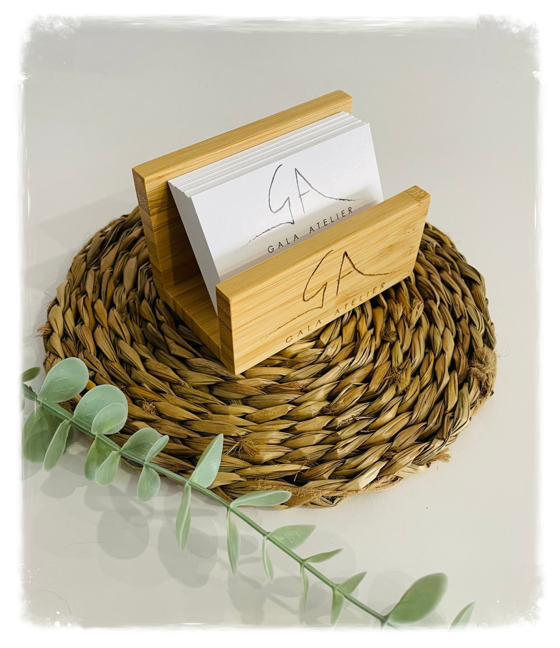 SOPORTE BAMBÚ TARJETAS LOGOTIPO