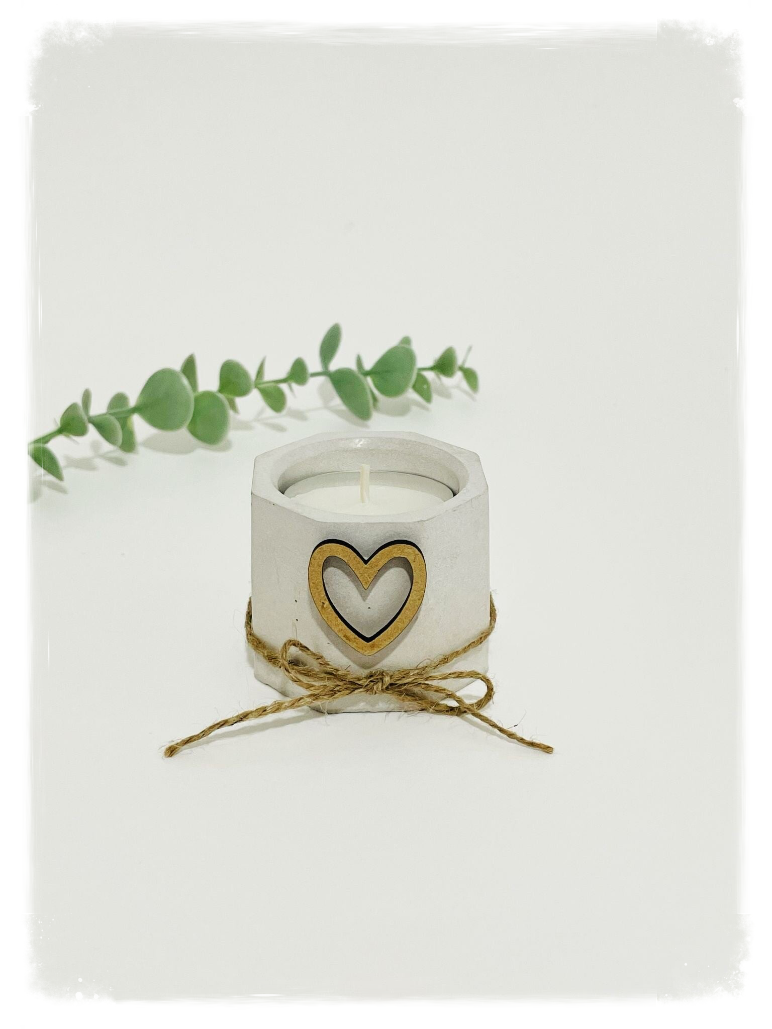 PORTAVELAS O MACETERO CEMENTO CORAZÓN