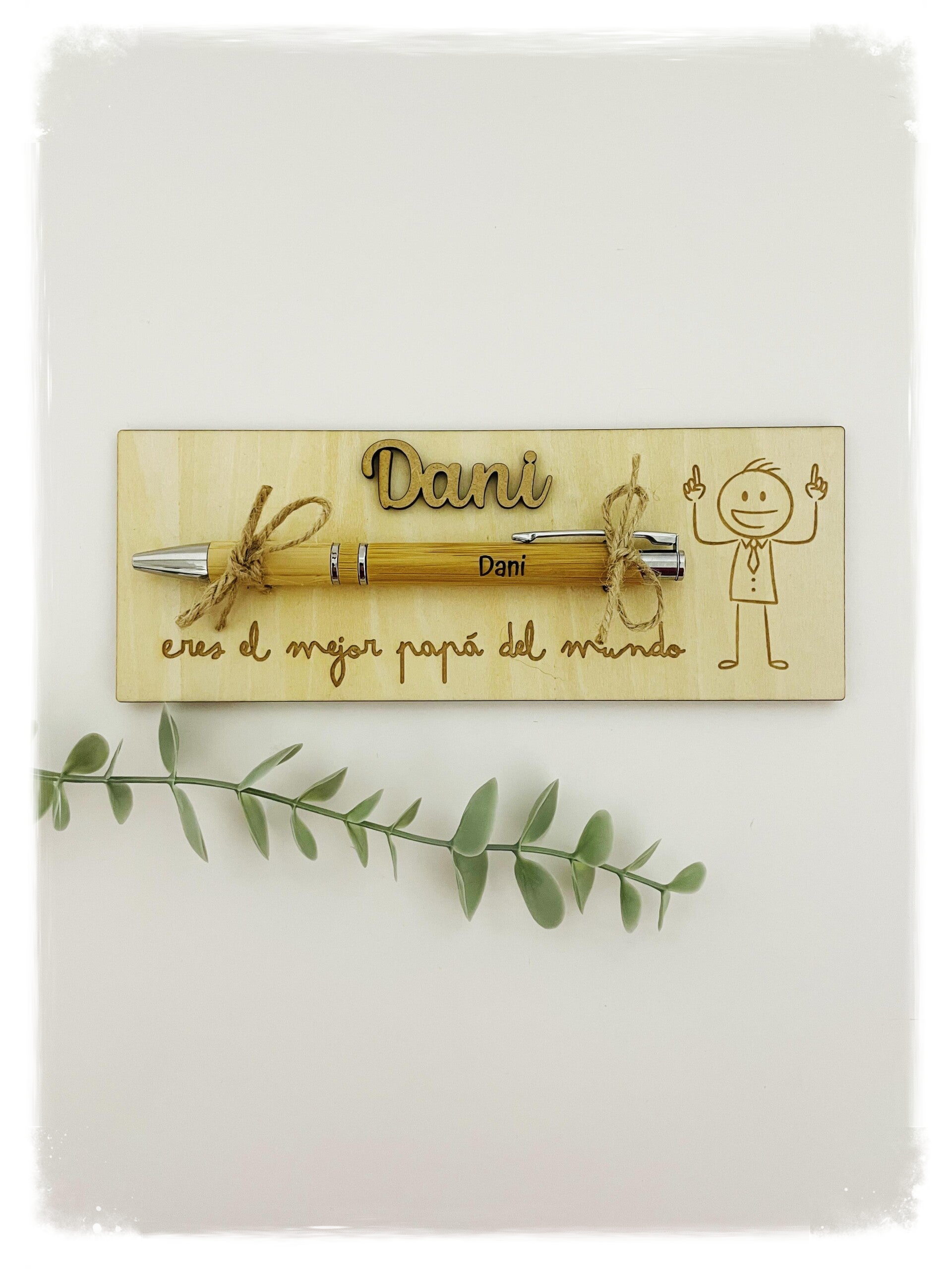 BOLÍGRAFO CON BASE DE MADERA PAPÁ