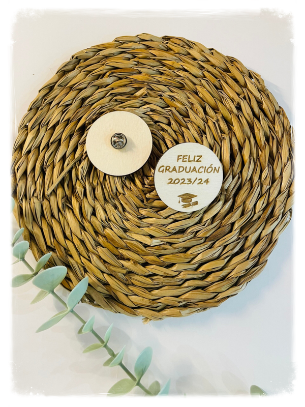 PIN DE MADERA PERSONALIZADO