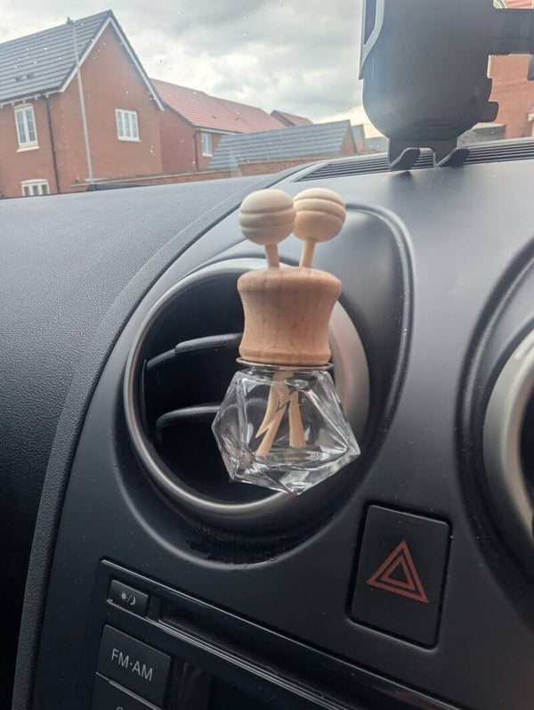 Car diffuser vent clip