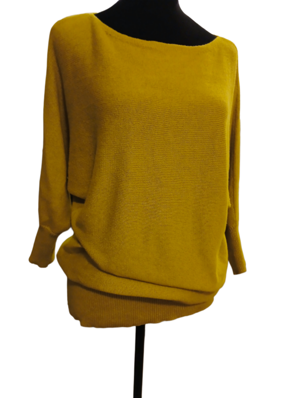 Pear Colored Lightweight Sweater. Dolman Sleeves. Size Medium. 60%Cotton/20%Nylon/20% Rayon.