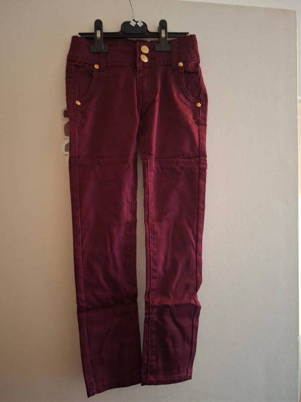 bordeauxrode broek