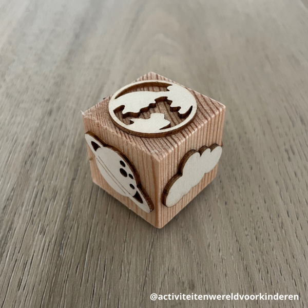 Ruimtevaart - houten stempel kubus (klein)