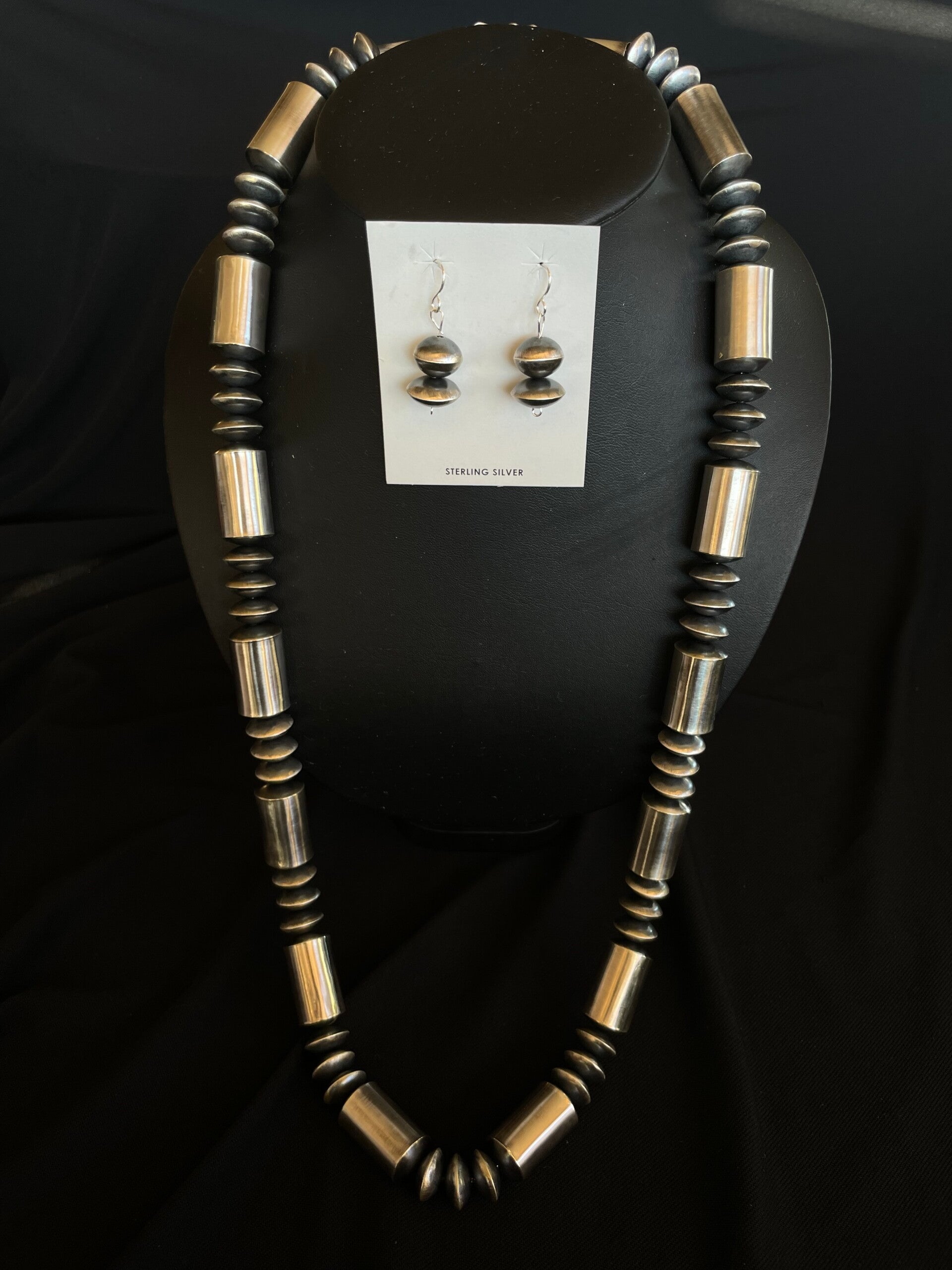 Navajo Pearl 32" with earrings