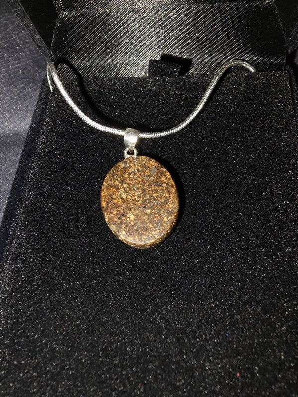 30 crt Bronzite pendant with Stirling silver chain