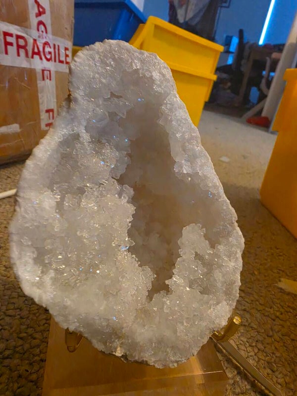 Quartz geode Large with Stand