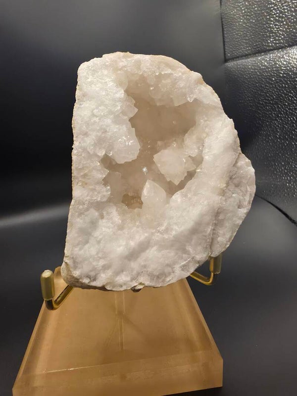 Quartz geode Large with Stand