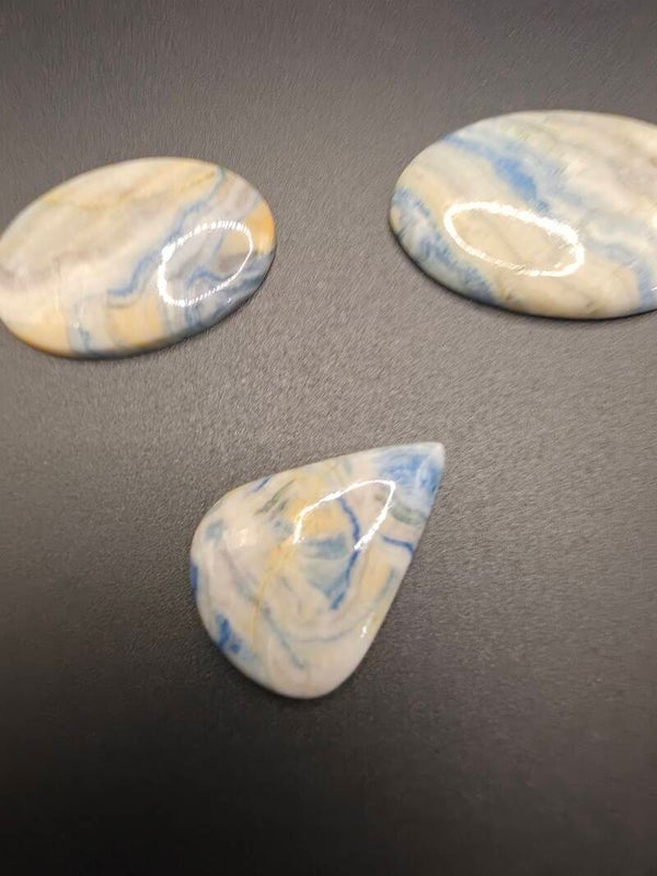 Scheelite Cabochon