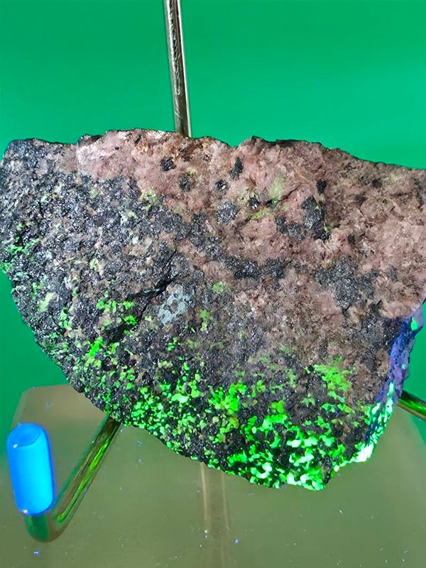 Fluorescent Clinohedrite Willemite Bustamite short wave minerals