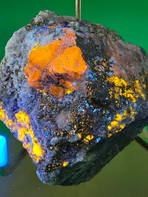 Scapolite Afghanite Diopside Phlogopite fluorescent minerals