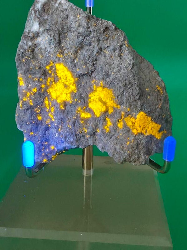 Fluorescent Scapolite