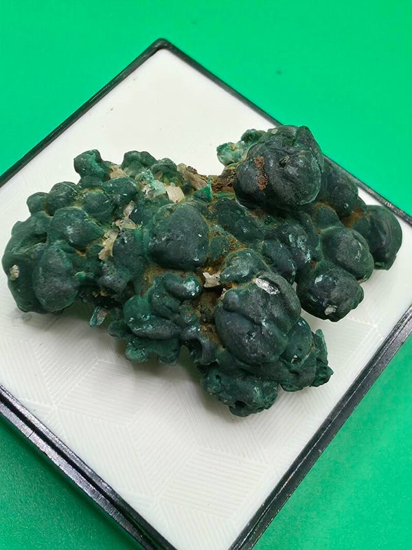 Malachite natural specimen