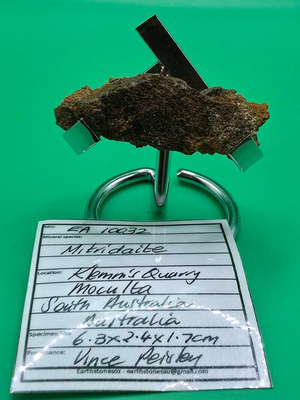 Mitridaite