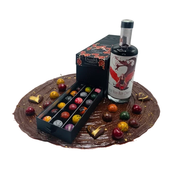 🍒Luxe Amarene Romantic Ladebox  met een mix van 30 Truffels&Bonbons en een  fles Bonbon Cherry Likeur
