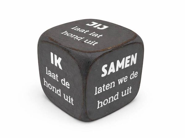 Dobbelsteen hond uitlaten grijs