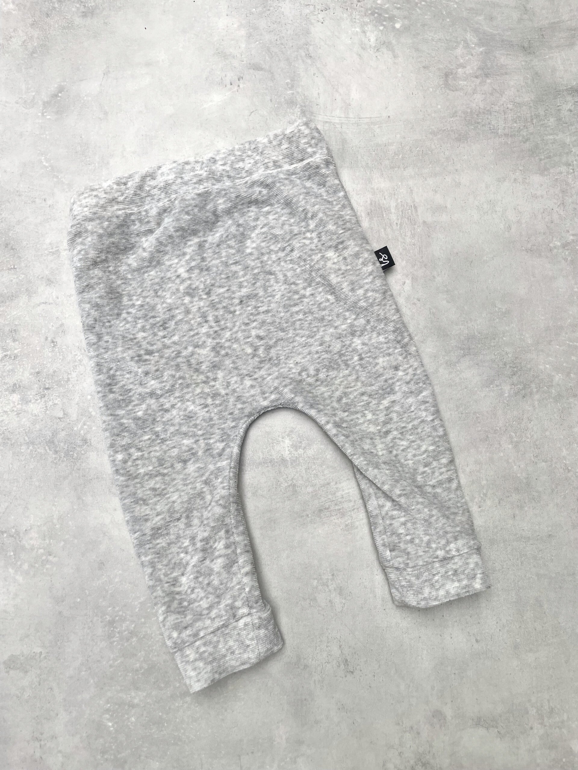 Babystyling grijs broekje - Maat 74