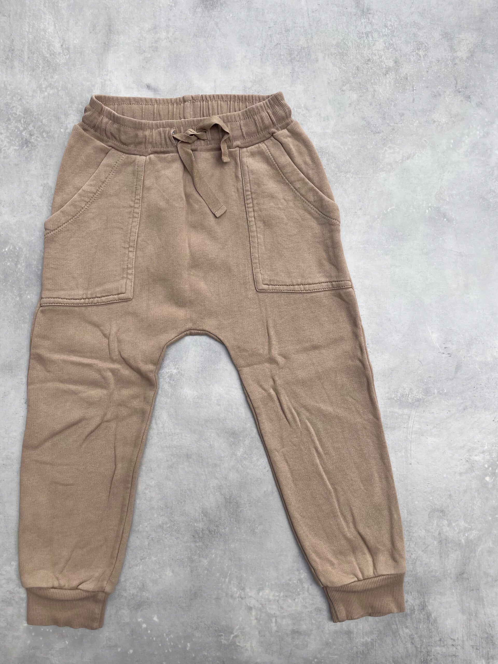 Müsli beige broekje - Maat 98