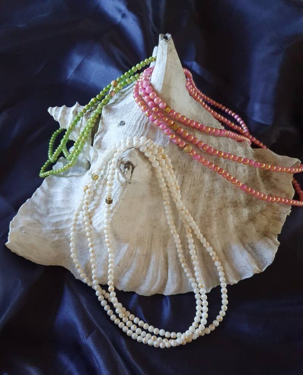 Elastisk Viklesmykke af guldmalet Jade med stardust perle