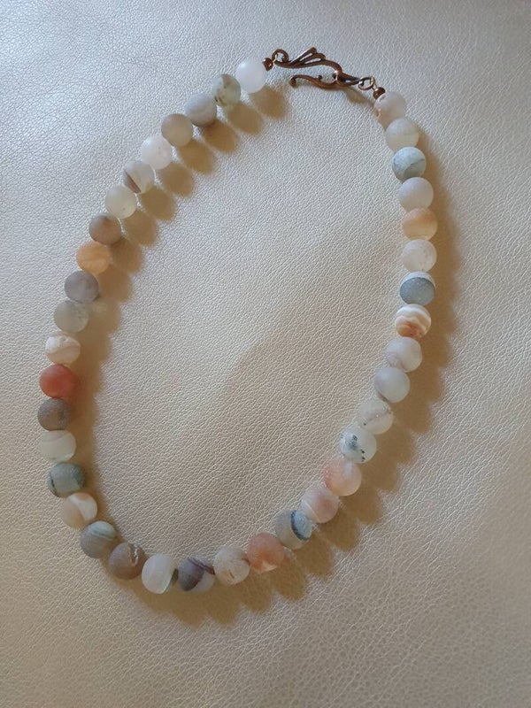 Halskæde af lys matteret Agat