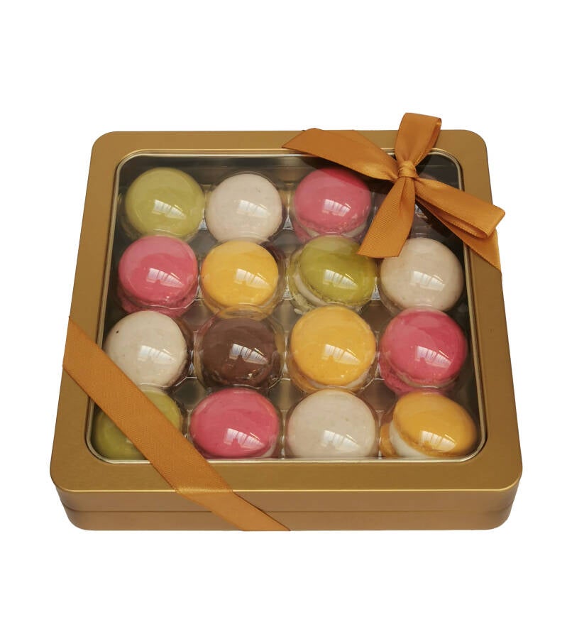 150G FEINSTE HANDGEFERTIGTE MACARONMISCHUNG IN GOLDENER FENSTERDOSE MIT KLAPPDECKEL