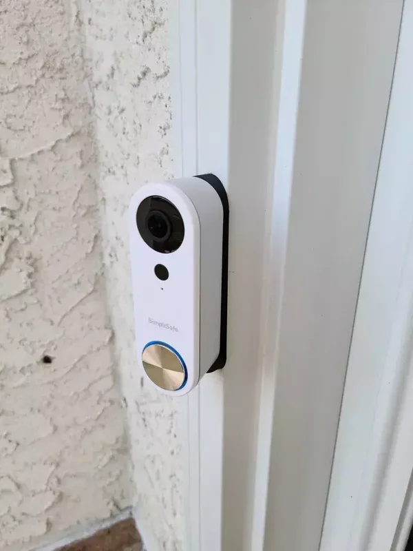 Simplisafe Deurbel    -45 graden hoekmontage