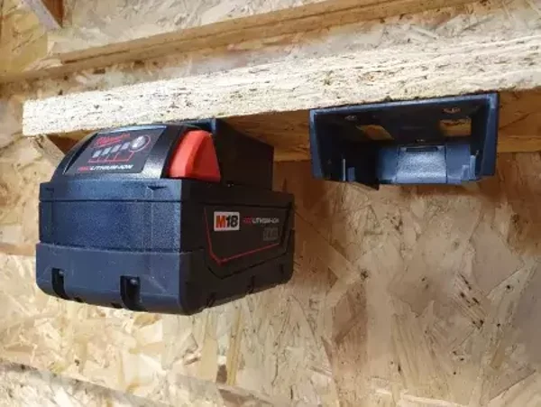 Milwaukee M18 accu houder.  3 stuks