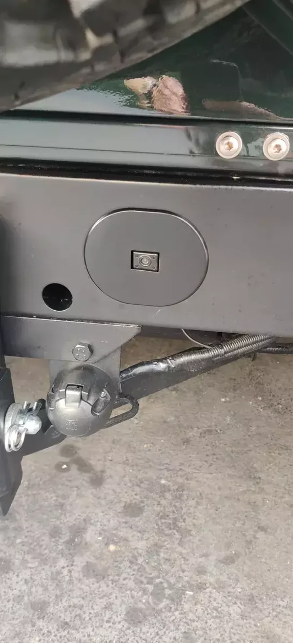 Defender achteruitrijcamera houder.