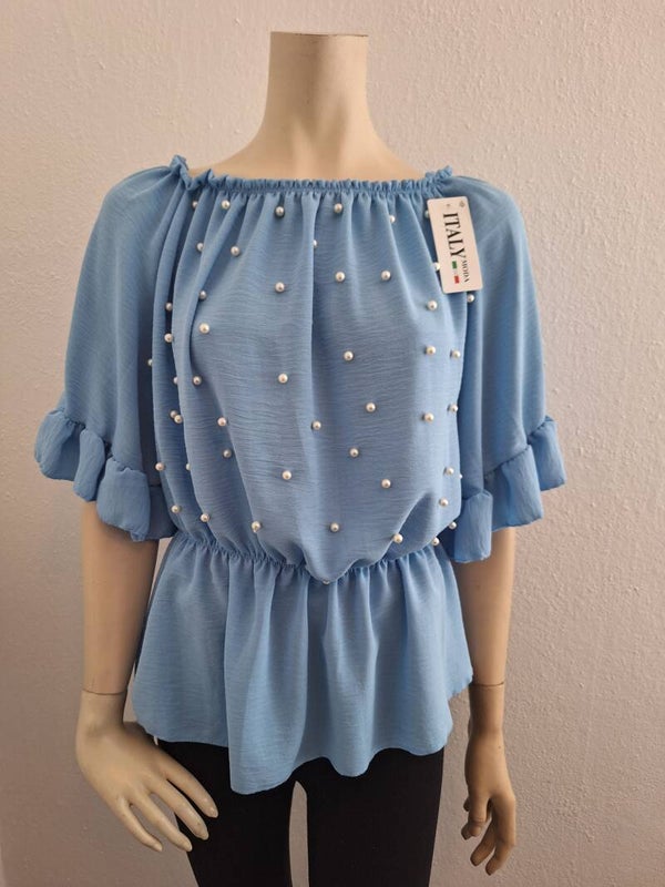 Lichtblauwe top met parels en ruffle mouw