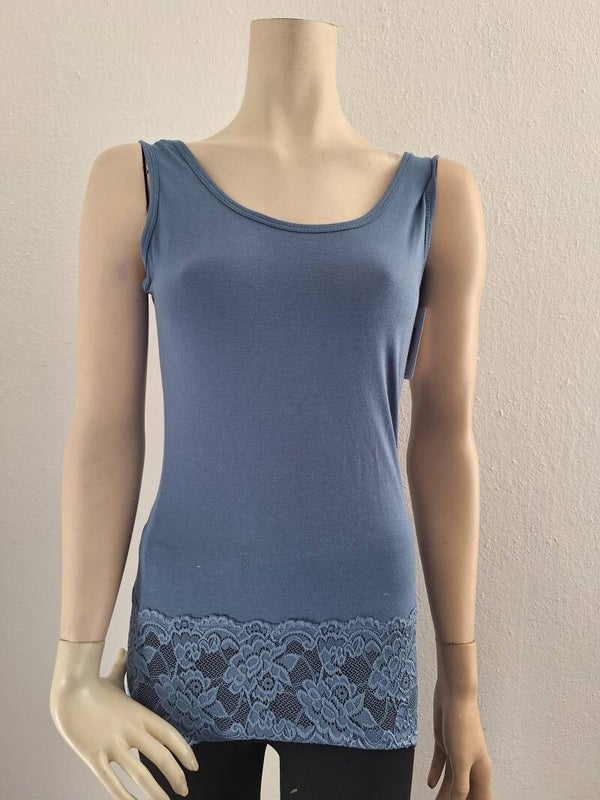 Mouwloze top met kant blauw