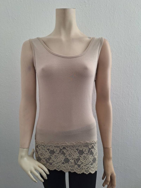 Mouwloze top met kant beige