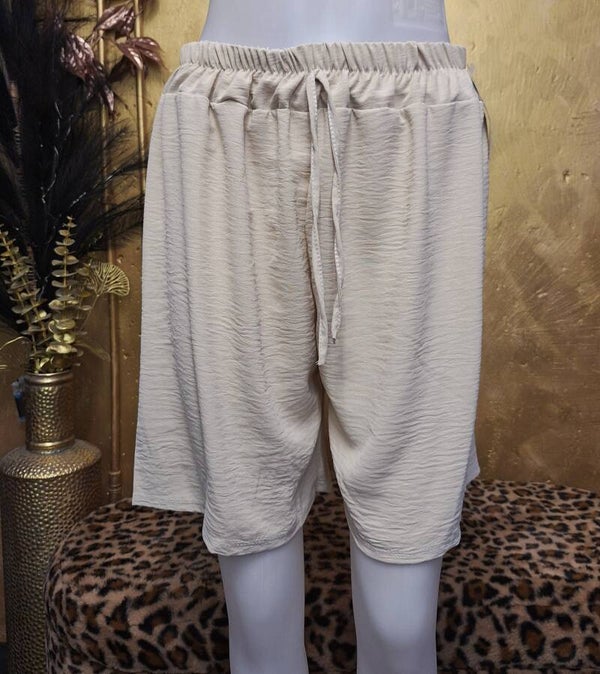 Comfortabele korte broek van viscose beige
