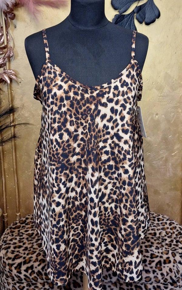 mouwloze top met donker panterprint