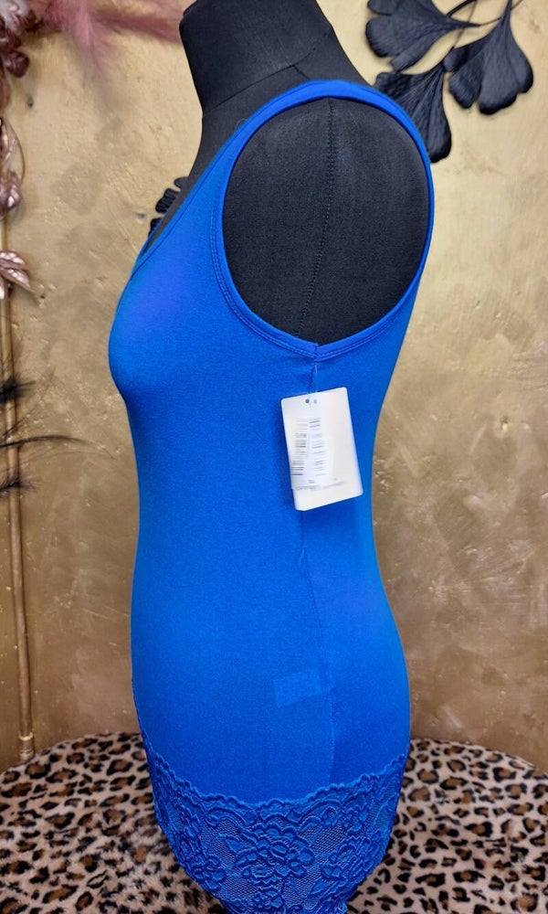 Mouwloze top met kant kobalt blauw