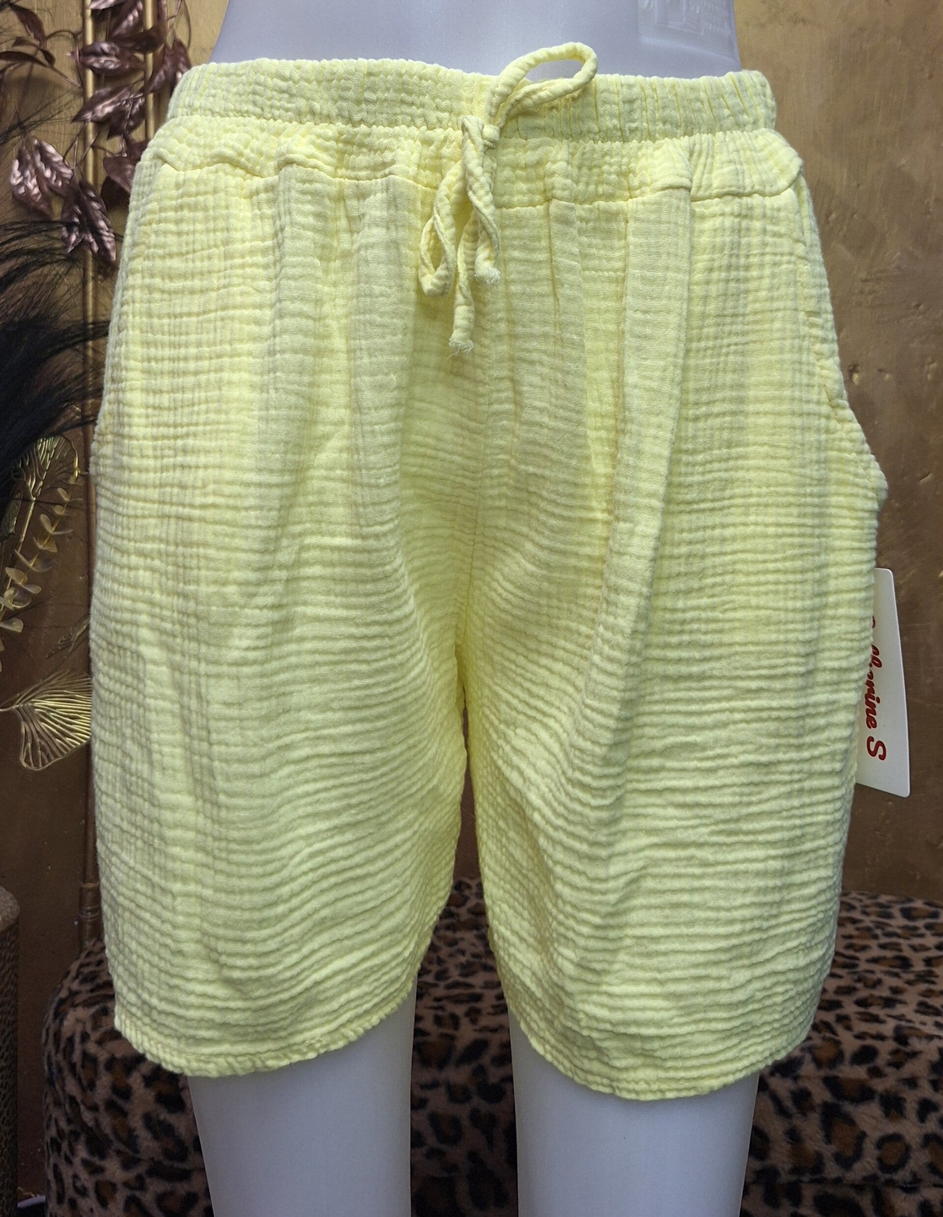 mousseline short dames – luchtig en comfortabel geel