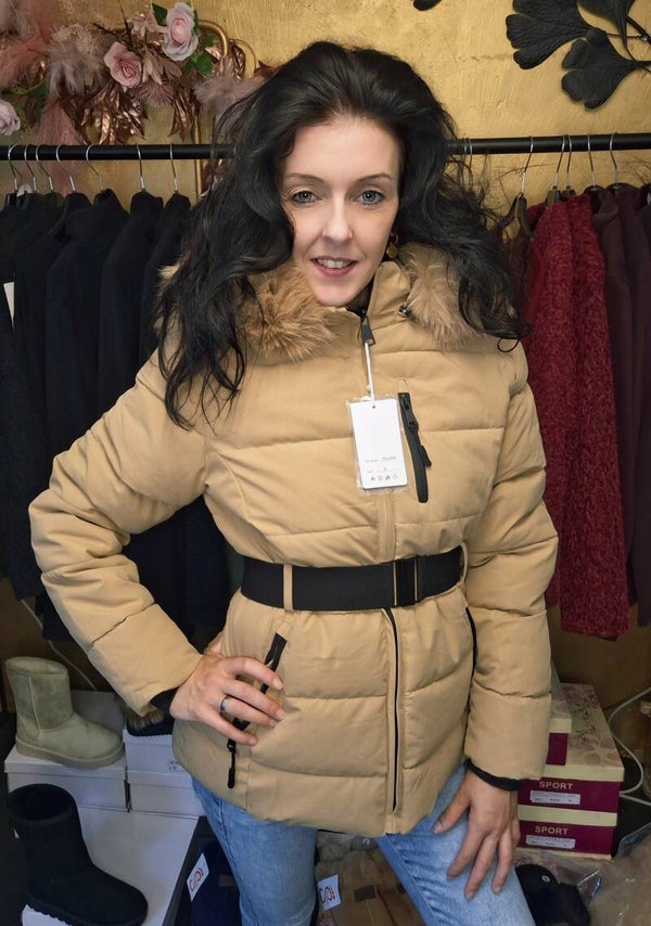 Beige/ Bruine Dames Winterjas met Ceintuur en Afneembare Capuchon