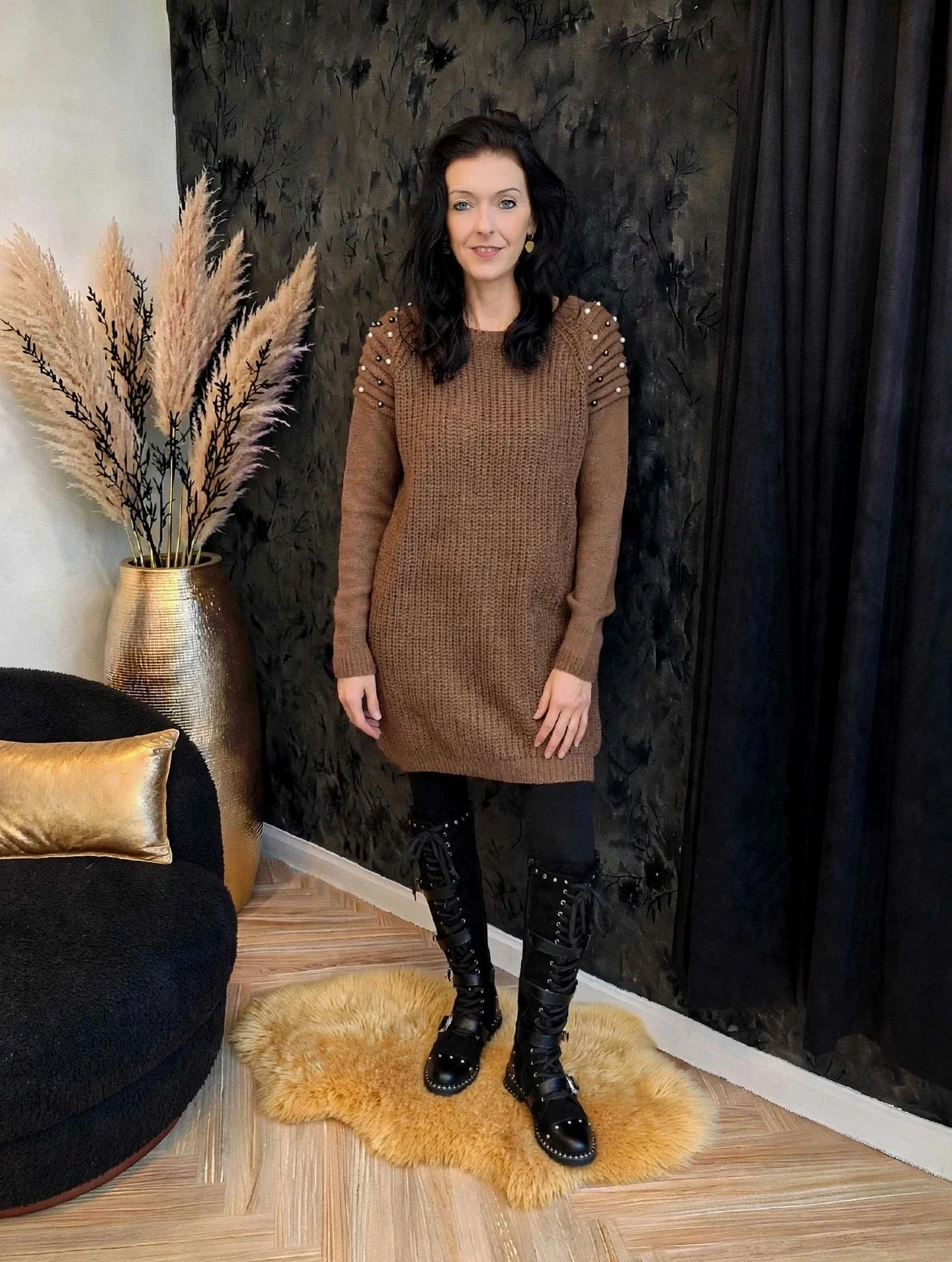 Bruin Gebreide Trui Jurk met Parel Details - Lange Sweater Jurk Dames
