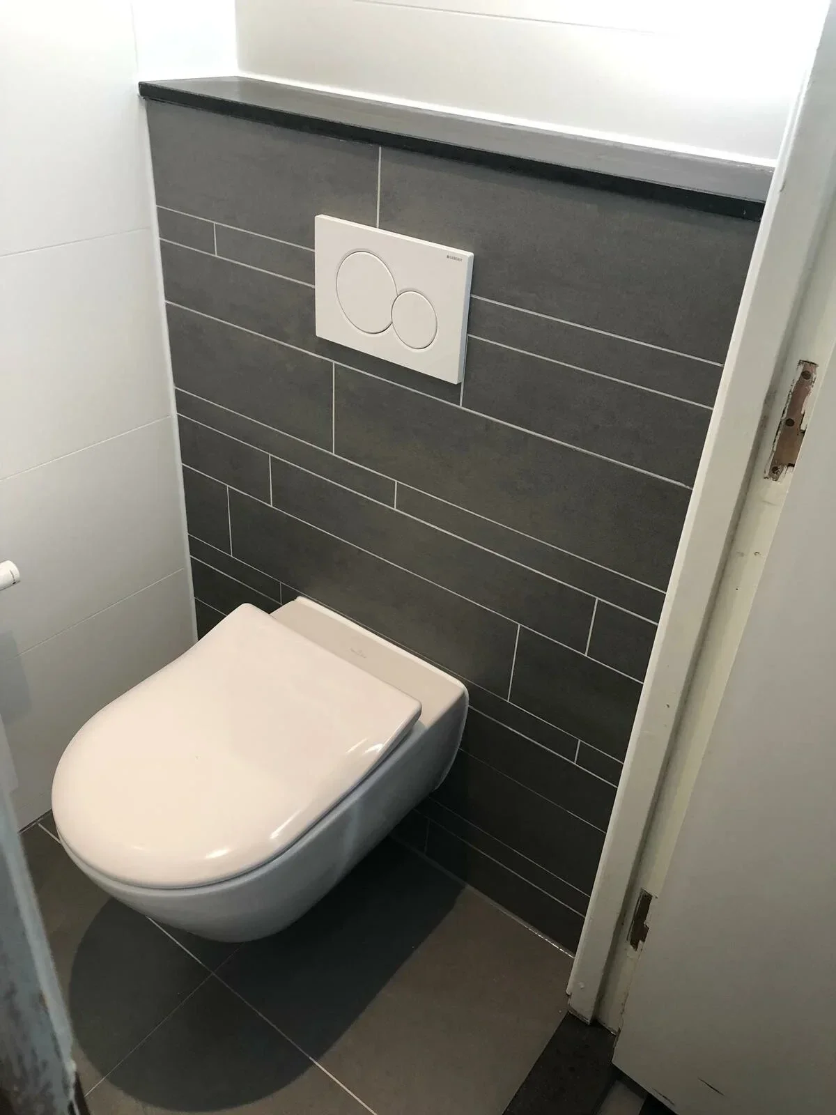 Dakdekker en Aannemer Toilet installation