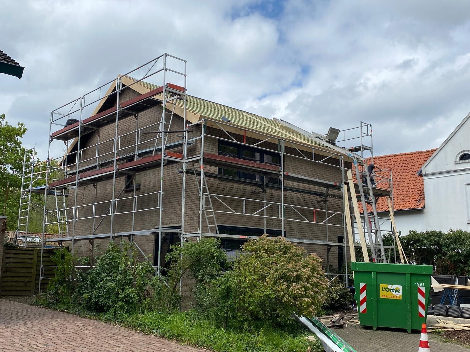 Dakdekker stellage voor nieuw dak