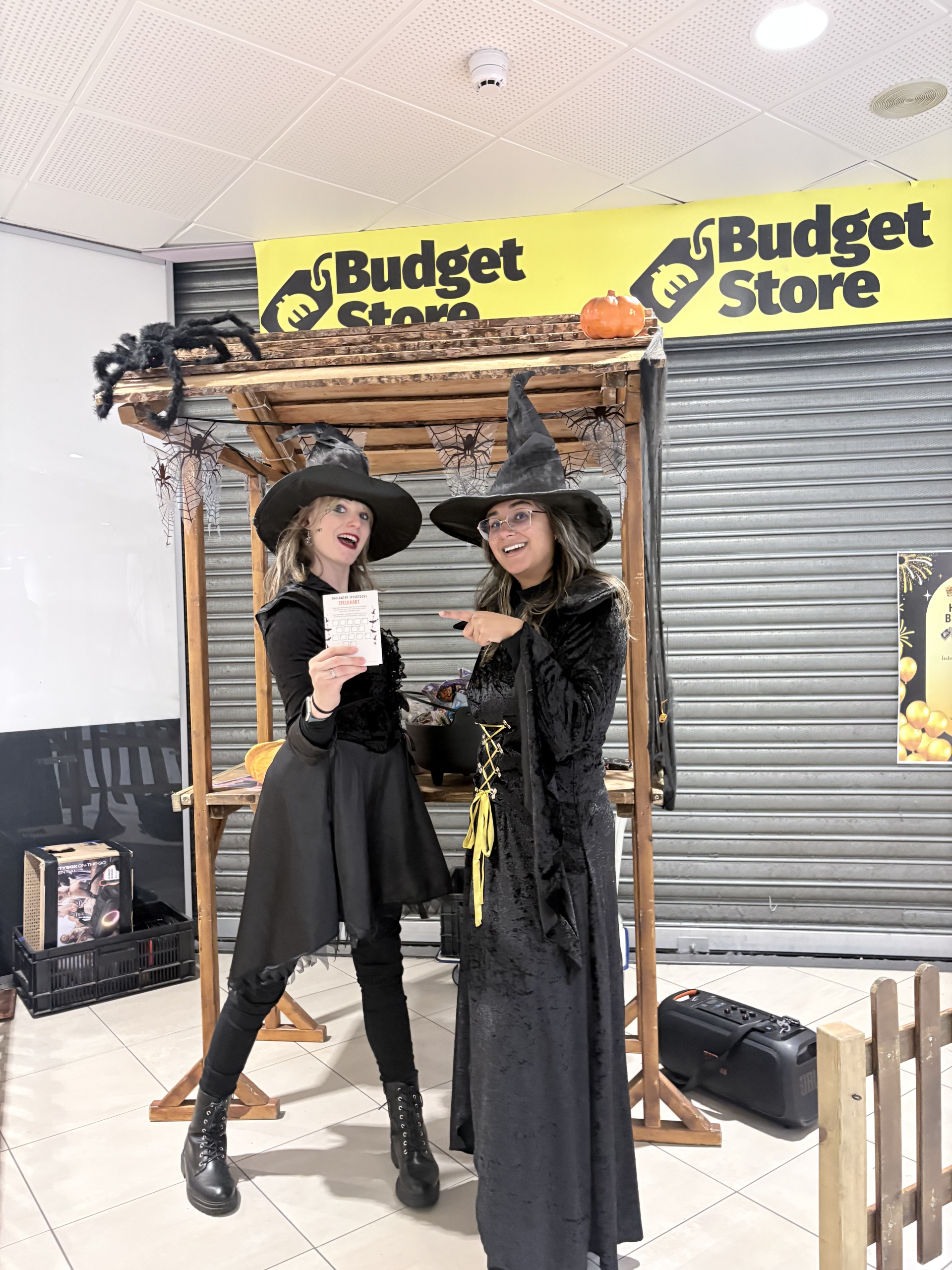 Rachel als heks in Spijckenisse voor een Halloween evenement van Winkelcentrum-events