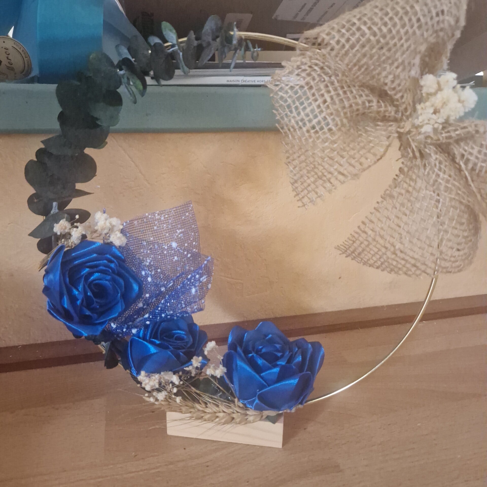 composition ronde bleu foncé