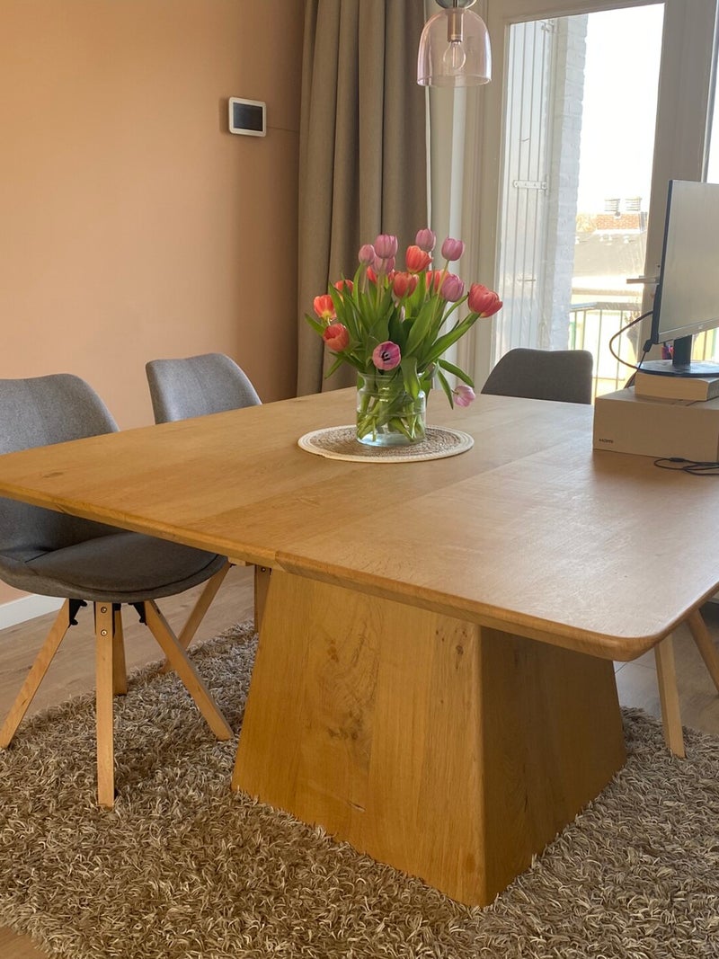 lichte vierkante eiken eettafel voor 8 personen houten onderstel