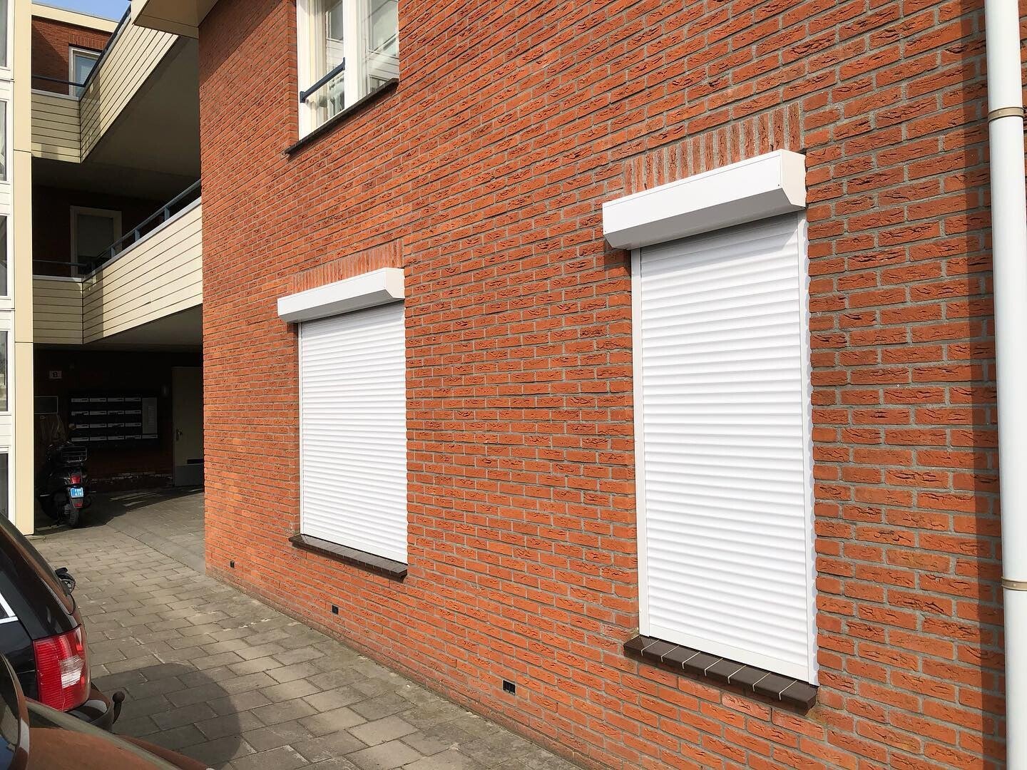 Rolluiken van heroal of sunmaster, de meest effectieve zonwering op de markt, inbraak vertragend, geluids dempend ,isolerend , warmte werend, wij werken rond om Utrecht zijn er berkend in Breukelen zeker na de stop van zonwering breukelen daarnaast komen 
