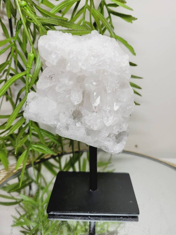 Bergkristal op standaard 04