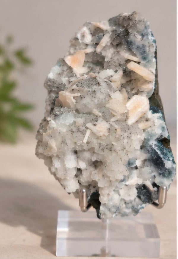 Apofyliet & Stilbiet op Chalcedoon – Natuurlijk Mineralencluster uit India