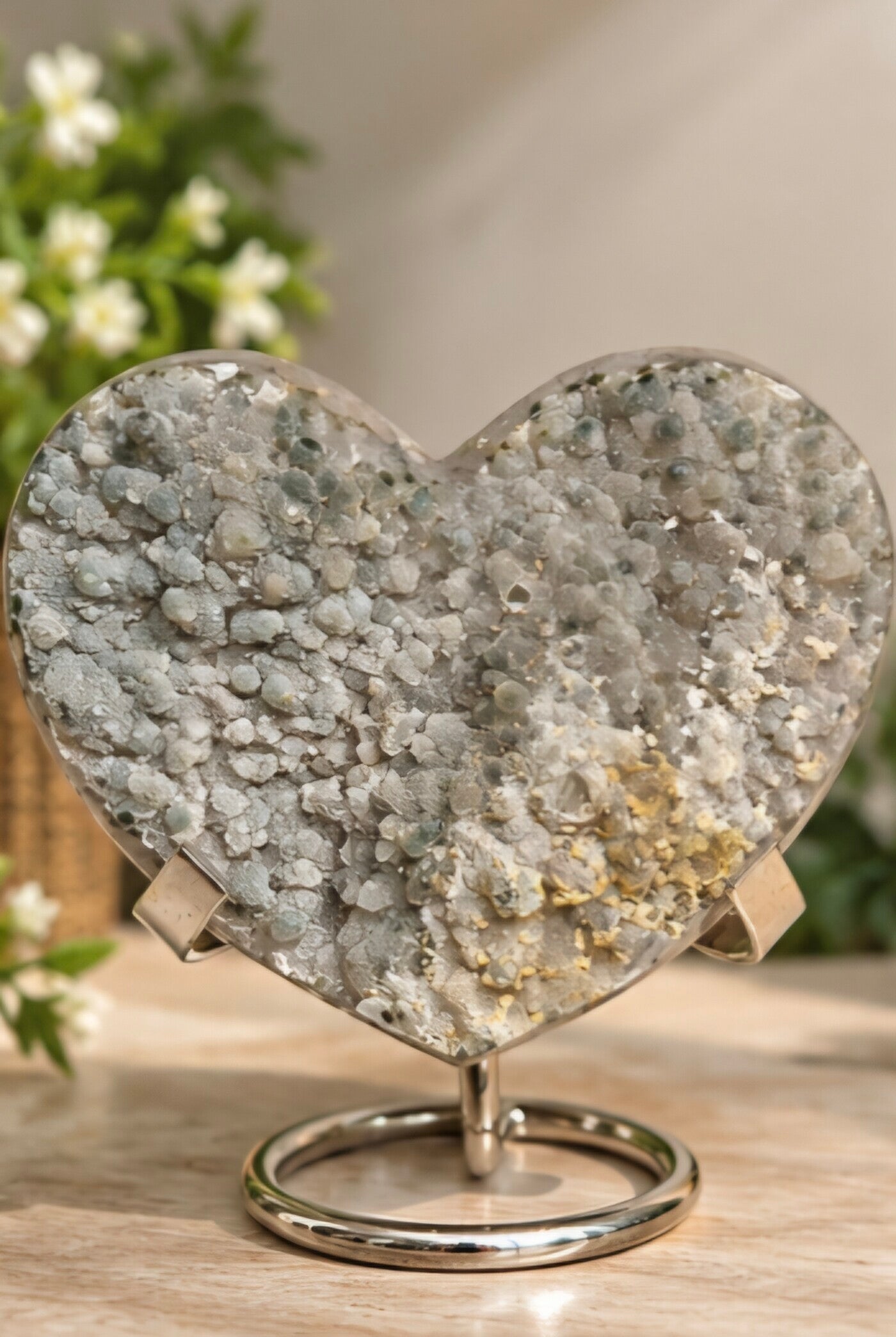 Flower Amethist Hart op Standaard – Uniek Dubbelzijdig Edelsteen Hart F11