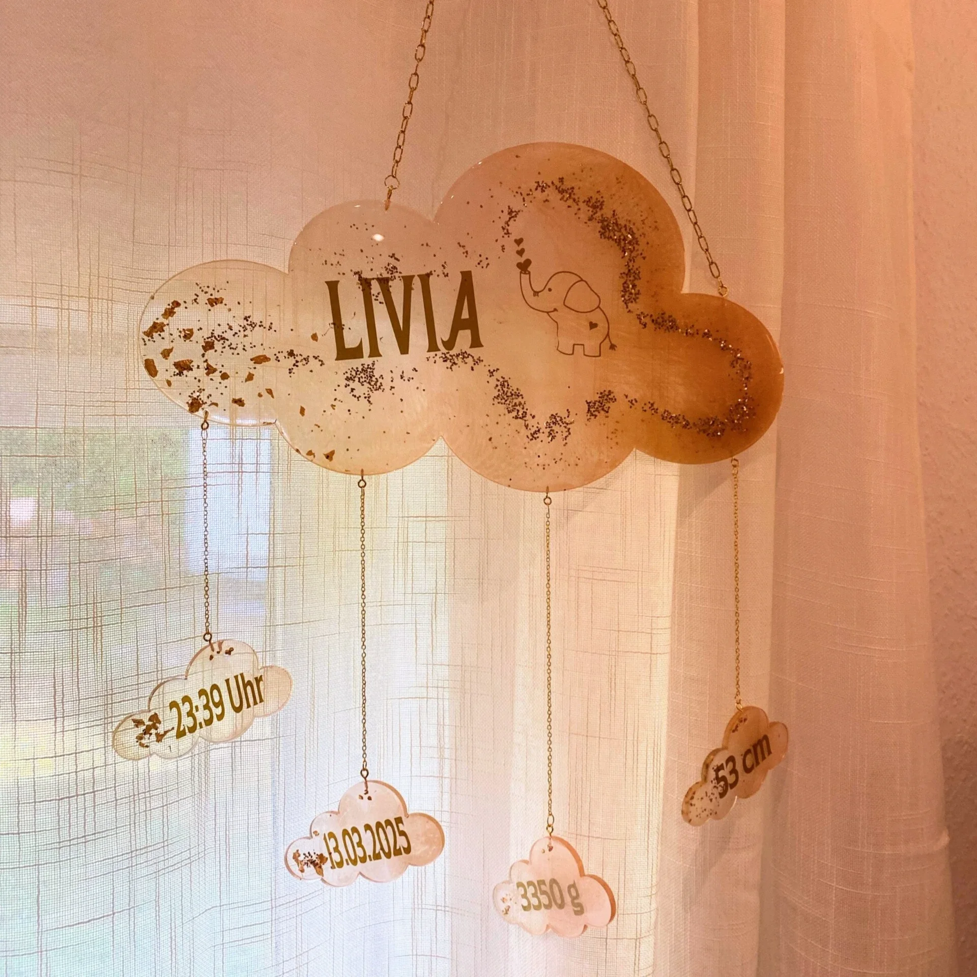 Große Babywolke Mobilé aus Epoxidharz personalisierbar