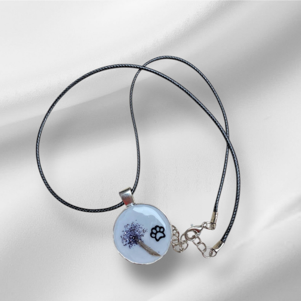 Kette mit Anhänger mit Fell Pusteblume