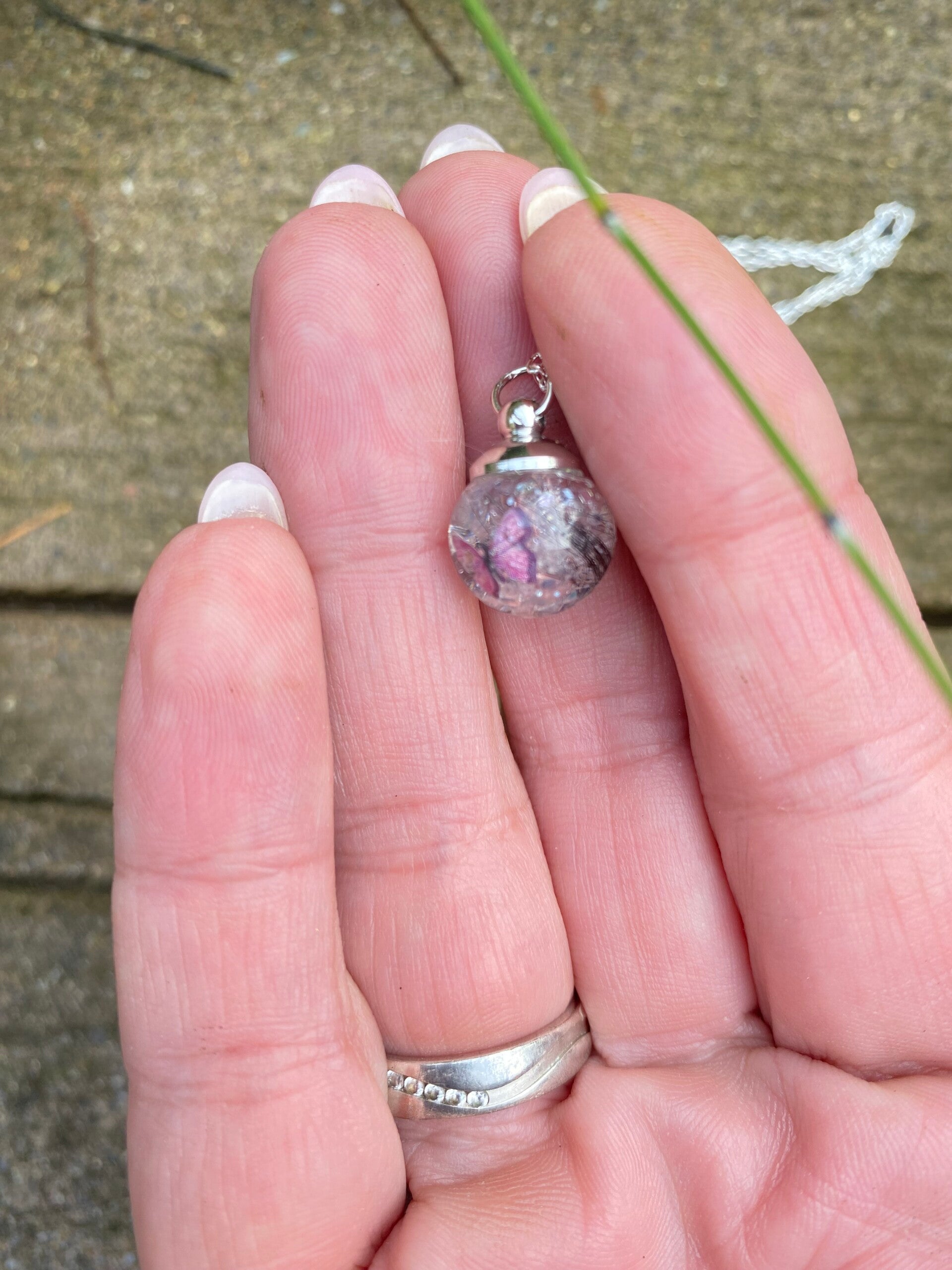 Kette mit Glasperle  Fell und Schmetterling